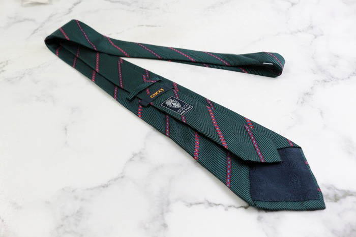 ꧁美品꧂ グッチ ネクタイ ストライプ GG柄 シャドウ クレスト 紋章 グレー GUCCI グッチ ネクタイ ストライプ柄 シルク イタリア製 8cm幅