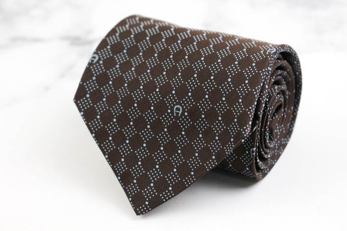 新品　AIGNER アイグナー　グレー タイトスカート　サイズ40 イタリア製 オープンファスナースカート ニットスカート タイト[品番