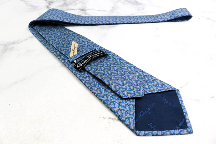 Salvatore Ferragamo 動物柄ネクタイ ネイビー フェラガモ ネクタイ Salvatore Ferragamo 鳥 動物柄 ネイビー