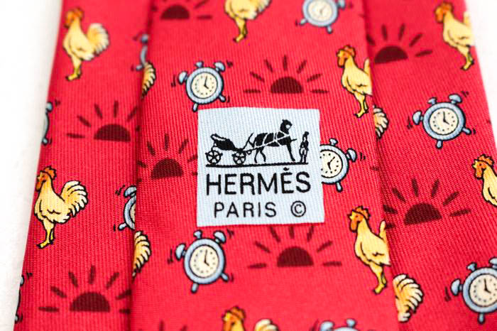 エルメス ブランド ネクタイ 時計 ニワトリ 太陽 総柄 動物柄 シルク フランス製 PO メンズ レッド HERMES 【中古】｜HERMES ｜店舗買取｜フォーマルスーツ/小物＞ネクタイ｜USEDのアパレル通販サイト - SMASELL（スマセル）