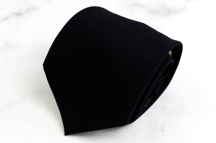 Yohji Yamamoto  ヨウジヤマモト　ネクタイ　黒　ロゴ　無地 Yohji Yamamoto】ヨウジヤマモト『ロゴ ネクタイ』メンズ 1週間
