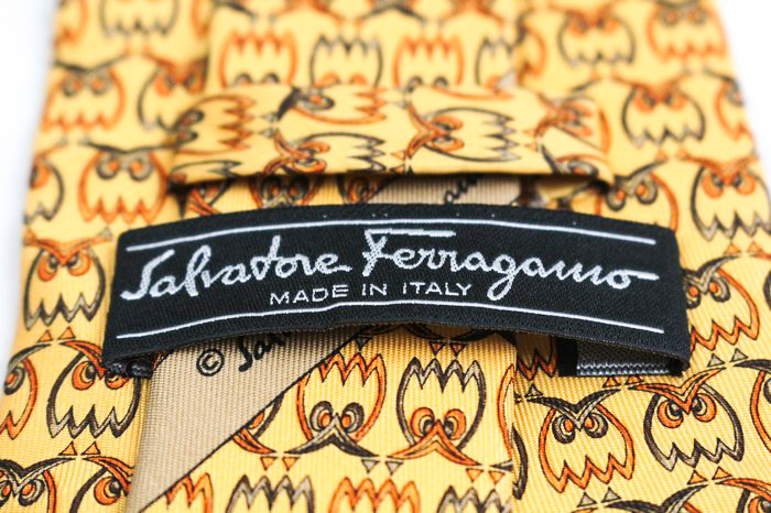 【フクロウ柄・新品タグ付き】サルヴァトーレフェラガモ　ネクタイ　総柄 フクロウ柄・新品タグ付き】サルヴァトーレフェラガモ ネクタイ 総柄