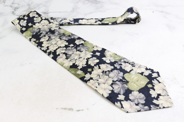 【新作入荷!!】  イヴ・サンローラン ブランド ネクタイ シルク ボタニカル柄 花 小物