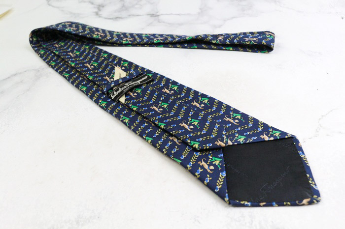 未使用サルバトーレフェラガモネクタイ緑亀動物花柄