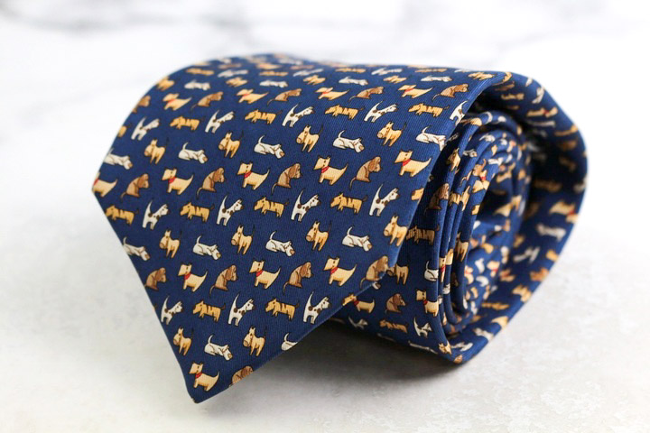 【美品】Salvatore Ferragamoネクタイ 鳥柄 ネイビー シルク サルヴァトーレフェラガモ ネクタイ 総柄 動物柄 鳥 高級 シルク