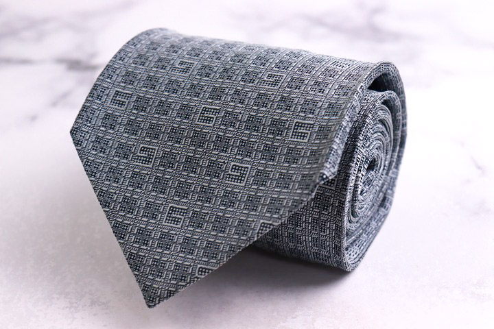 【未使用品】Hugo Boss ブランドネクタイ　シルク　タグ付き ヒューゴボス ブランド ネクタイ シルク ストライプ柄 伊製生地