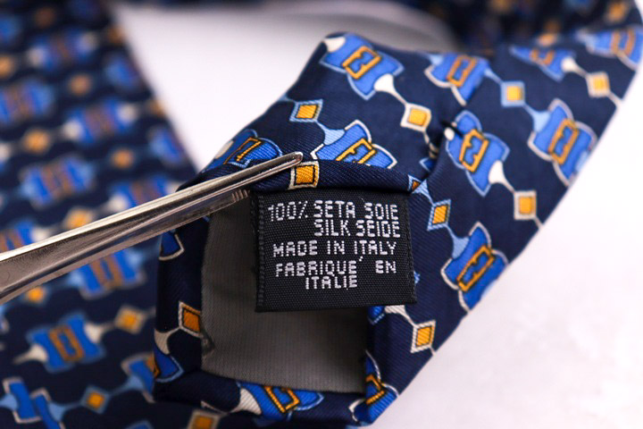 【美品】ネクタイ　フェンディ　FENDI　総柄　シルク　高級　ネイビー フェンディ ブランド ネクタイ シルク ズッカ柄 総柄 高級 伊製