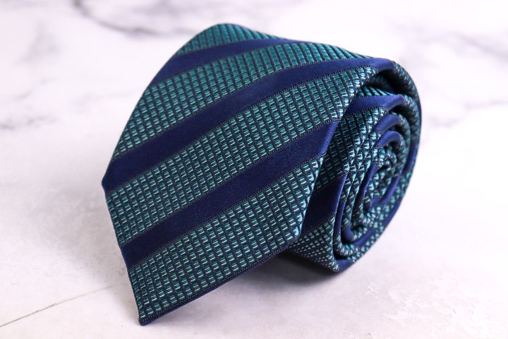 【新品】ゼニア レジメンタルタイ ネクタイ パープル系×シルバー系 ZEGNA 新品】ゼニア レジメンタルタイ ネクタイ パープル系×シルバー系 ZEGNA