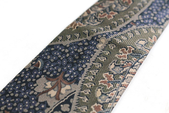 ヴェルサーチ　ネクタイ　グレー　ペイズリー柄　シルクジャガード　派手 ヴェルサーチ ネクタイ グレー ペイズリー柄 シルクジャガード