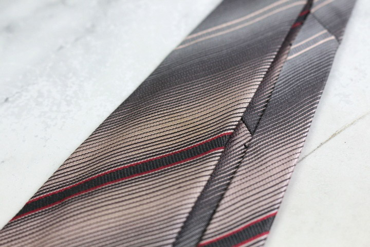 ꧁美品꧂ グッチ ネクタイ ストライプ GG柄 シャドウ クレスト 紋章 グレー グッチ ブランド ネクタイ クレスト紋章 ストライプ柄 シルク