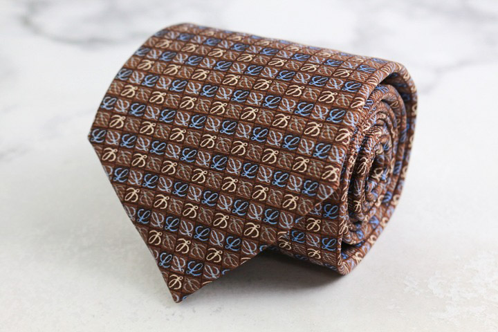 ロエベ LOEWE シルク100% 総柄ネクタイ イタリア製 ロエベ 総柄シルクネクタイ 中古 BS99 美品 LOEWE ⁄ ロエベ