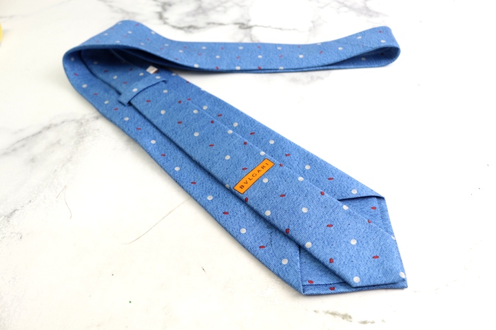 極美品 ブルガリ ネクタイ 緑 ドット セッテピエゲ 未使用級