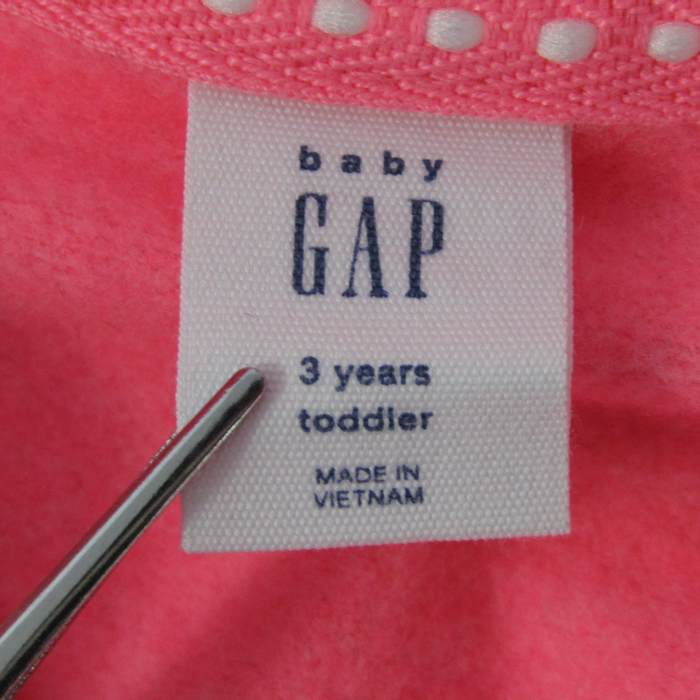 ギャップ パーカー トップス ジップアップ スウェット フロントロゴ キッズ 女の子用 100サイズ ピンク GAP 【中古】｜GAP｜店舗買取｜ママ＆ ベビー＞その他ベビーウェア｜USEDのアパレル通販サイト - SMASELL（スマセル）