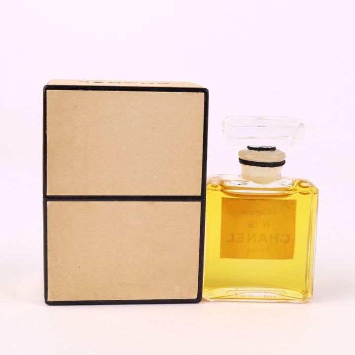 シャネル ミニ香水 No19 パルファム 未使用 フレグランス 香水瓶