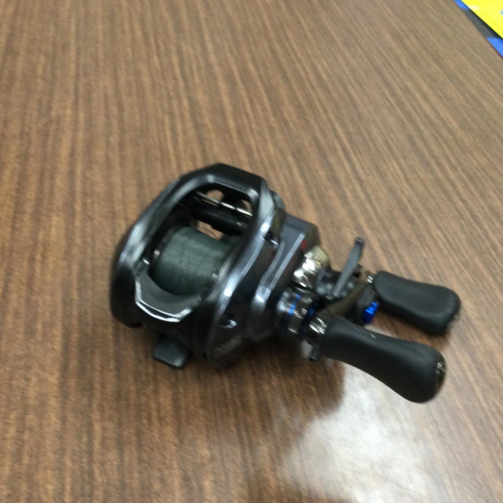 SHIMANO 23 SLX DC 70HG 右ハンドル リール 045621【中古】