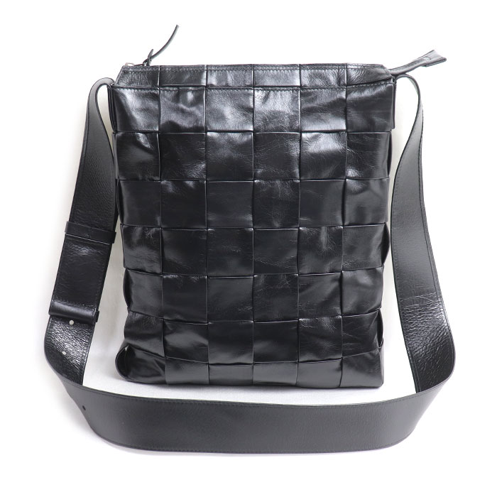 BOTTEGAVENETA ボッテガヴェネタ マキシイントレチャート カセット ショルダーバッグ ブラック 651480 VCQ71 8803 メンズ【中古】【美品】