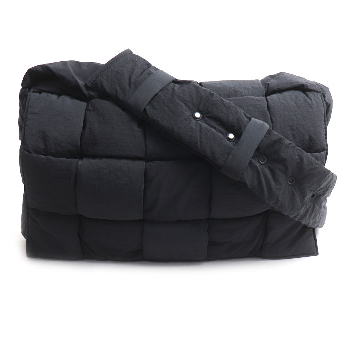 BOTTEGAVENETA ボッテガヴェネタ マキシイントレチャート パデット テック カセット ショルダーバッグ ブラック 690133 VBO81  ユニセックス【中古】【美品】