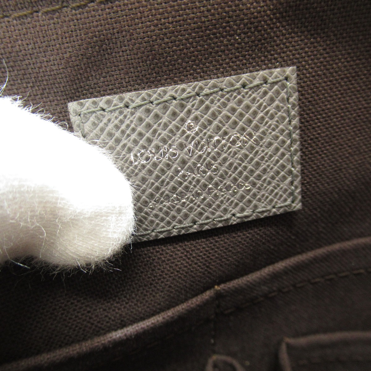 louis vuitton【路易威登】m30238斜挎单肩包taiga皮皮革男士【二手】