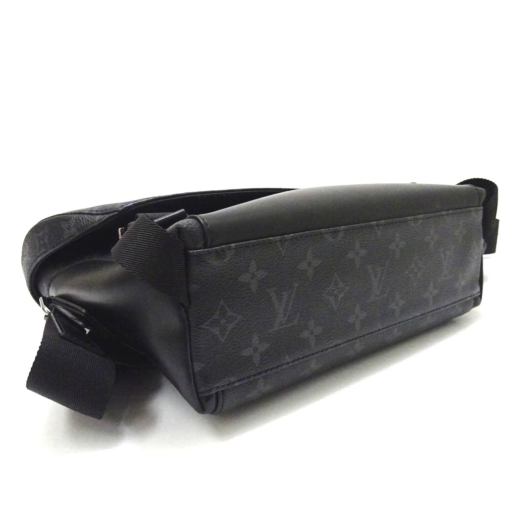 louis vuitton messenger bag mens