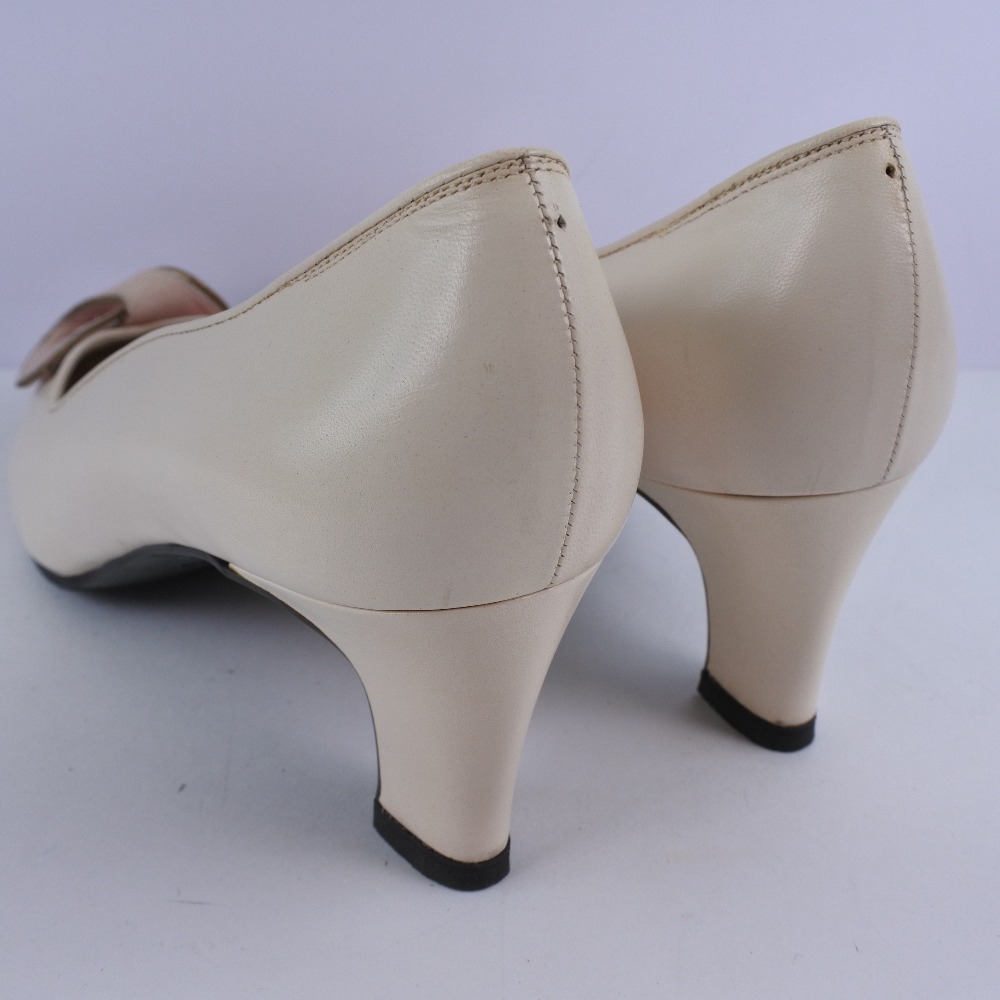 Mila Schon】ミラショーン レザー 白 レディース パンプス【中古