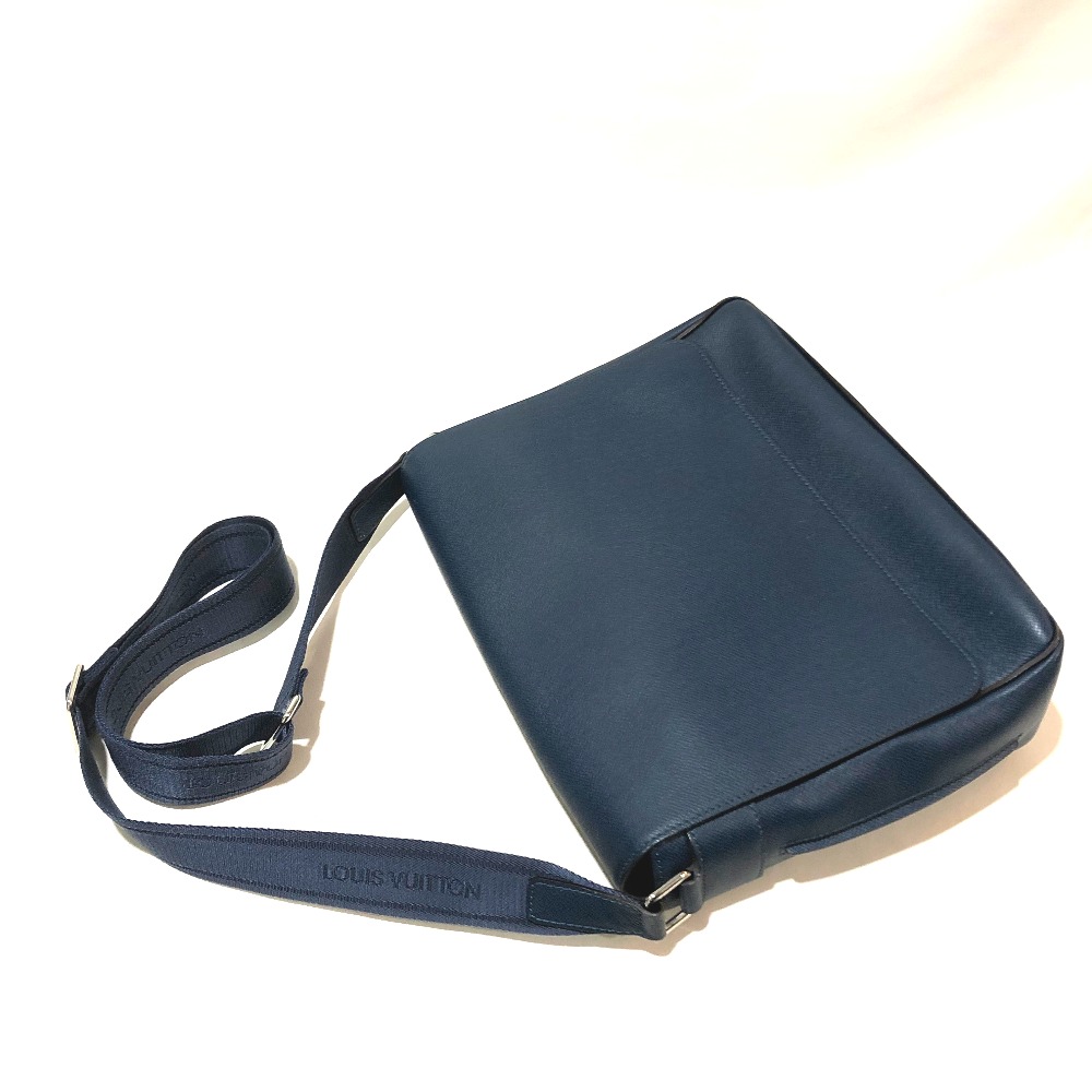 AUTHENTIC LOUIS VUITTON Taiga Messenger bag Roman MM Shoulder Bag M32814 | eBay