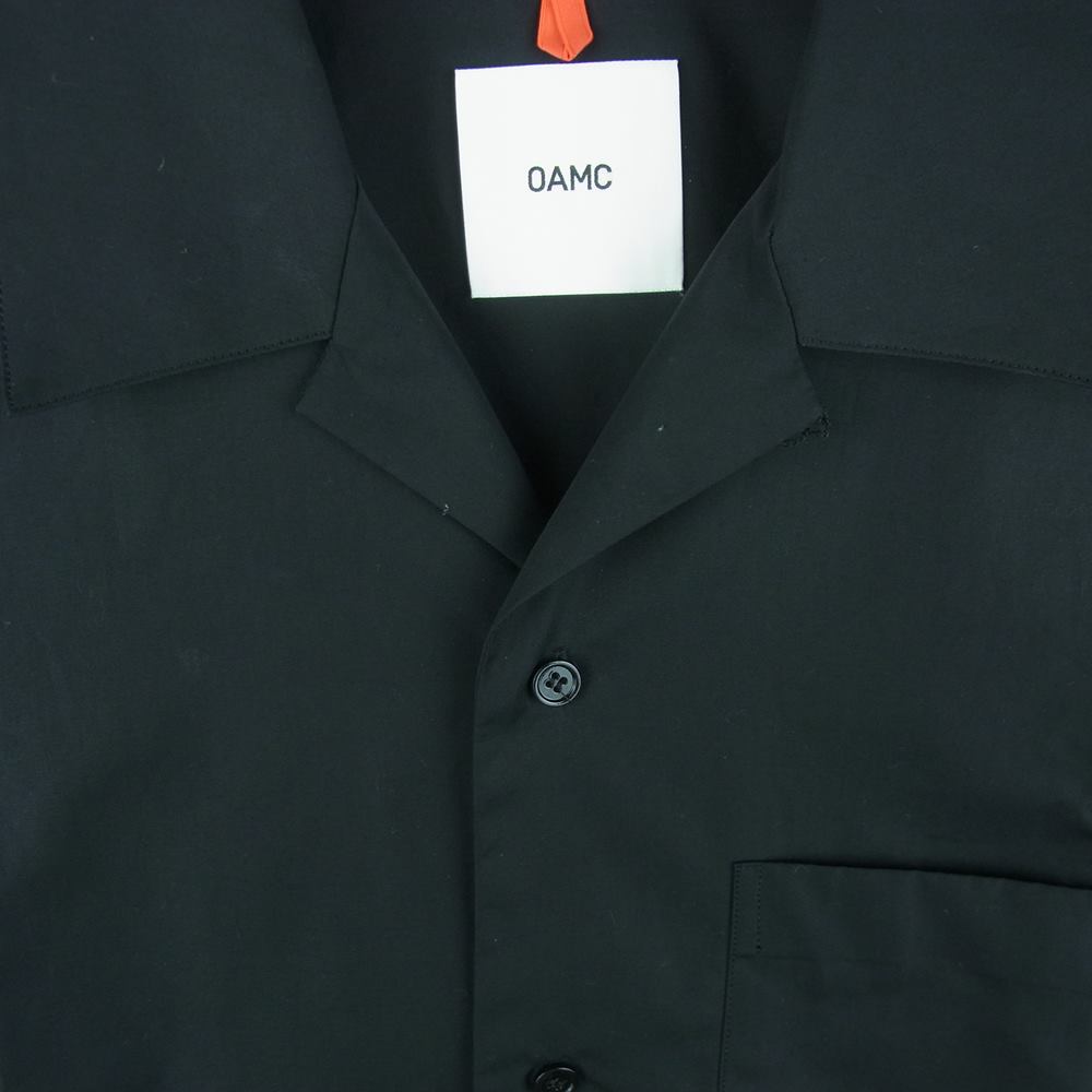 オーエーエムシー OAMC 半袖シャツ 国内正規品 3520700038 Kurt Black Shirt ロゴパッチ キャンプカラー 半袖 シャツ  ブラック系 XL【美品】